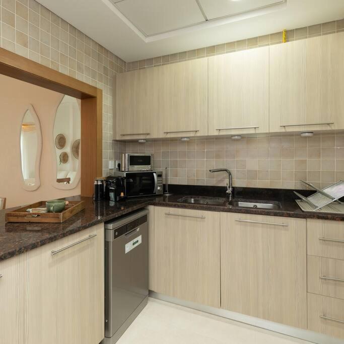 Glamorous Modern 2bhk In Yas Island 324 *