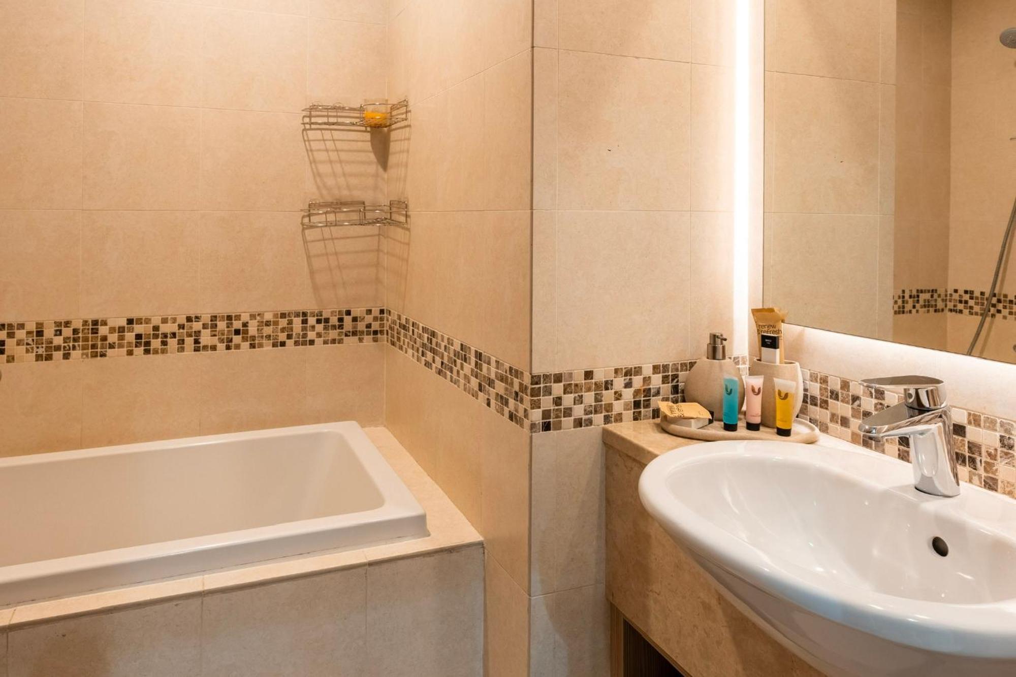Glamorous Modern 2bhk In Yas Island 324 شقة